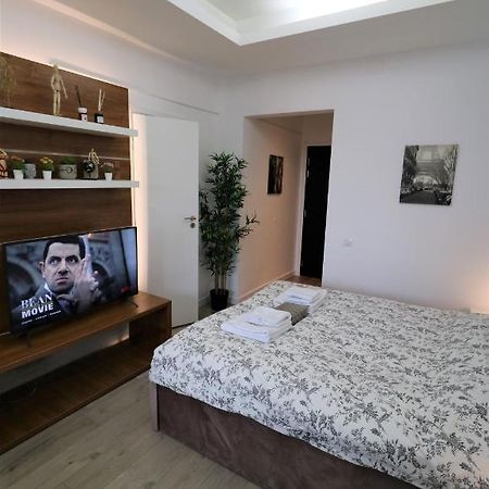 Charming City Center Apartment - Free Minibar Bucarest Exterior foto