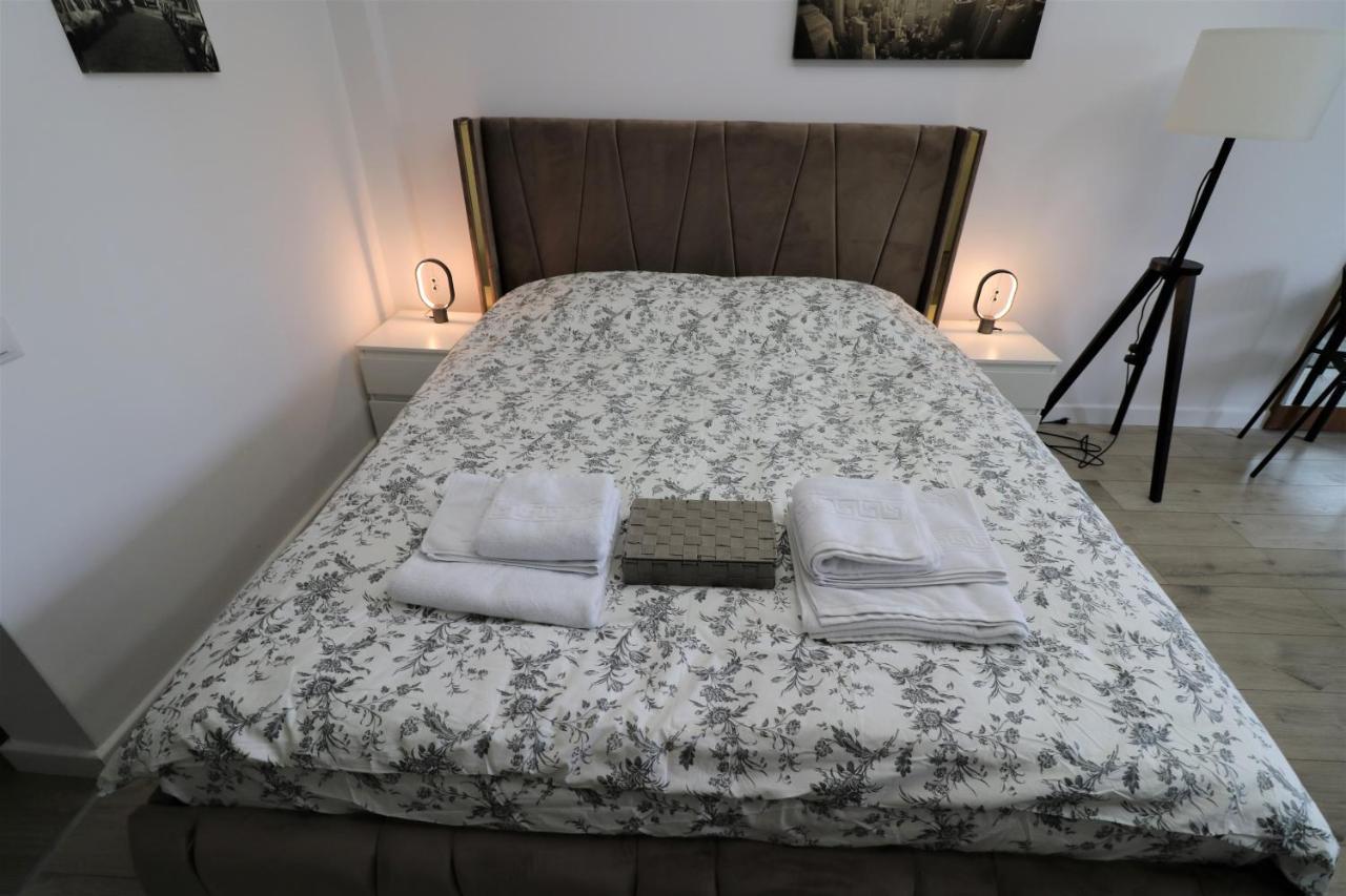 Charming City Center Apartment - Free Minibar Bucarest Exterior foto