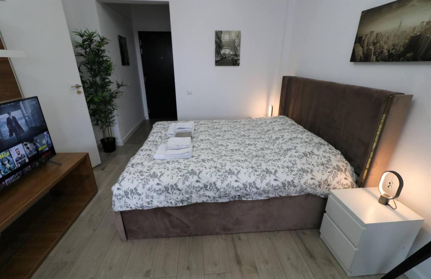 Charming City Center Apartment - Free Minibar Bucarest Exterior foto